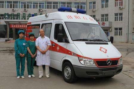 車禍期間，救護(hù)車及時(shí)出現(xiàn)能救人于危難