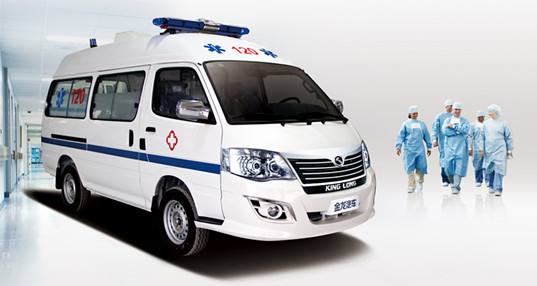 命懸一線牽動人心，救護車臨危不亂治病救人_